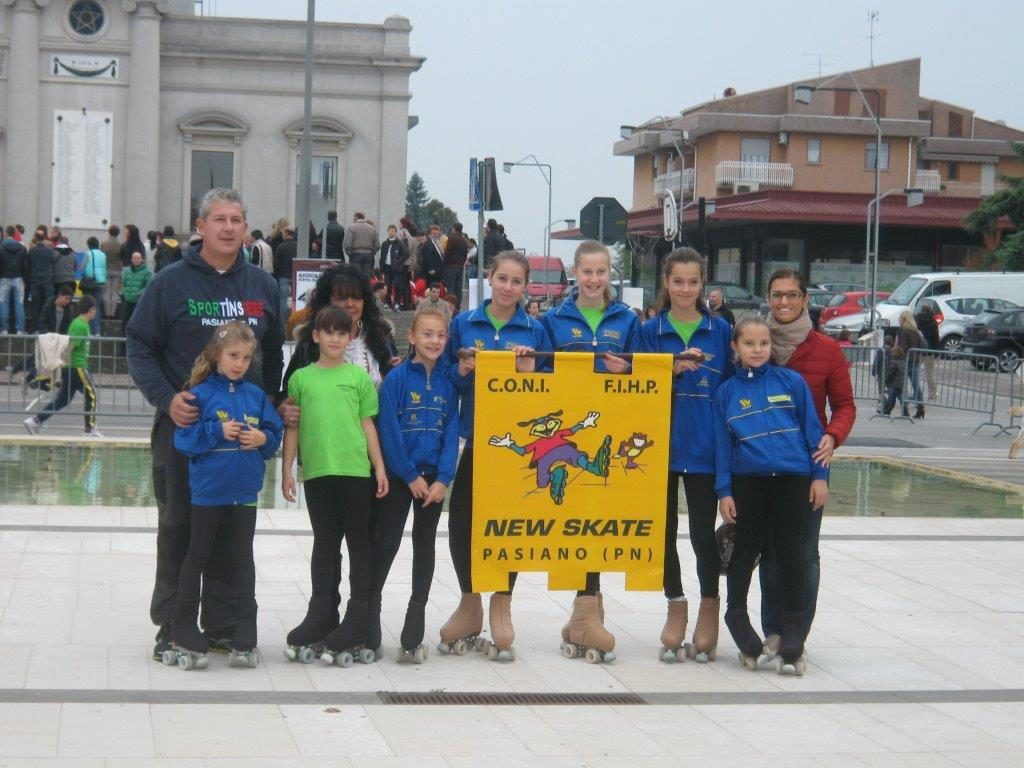 17^ Edizione SportInsieme 19 - 20 Ottobre 2013 Pasiano di Pordenone da sinistra l'Assessore allo Sport di Pasiano di Pordenone Sig. Gabriele Marcuzzo - Corinna Sist - Letizia Pessotto - la Presidente Sig.ra Albertina Pauletti - Anna Luderin - Giorgia Cigana - Anna Roman - Nancy Lazzarotto - Lisa Ciprian - l'Insegnante Irene Nardo