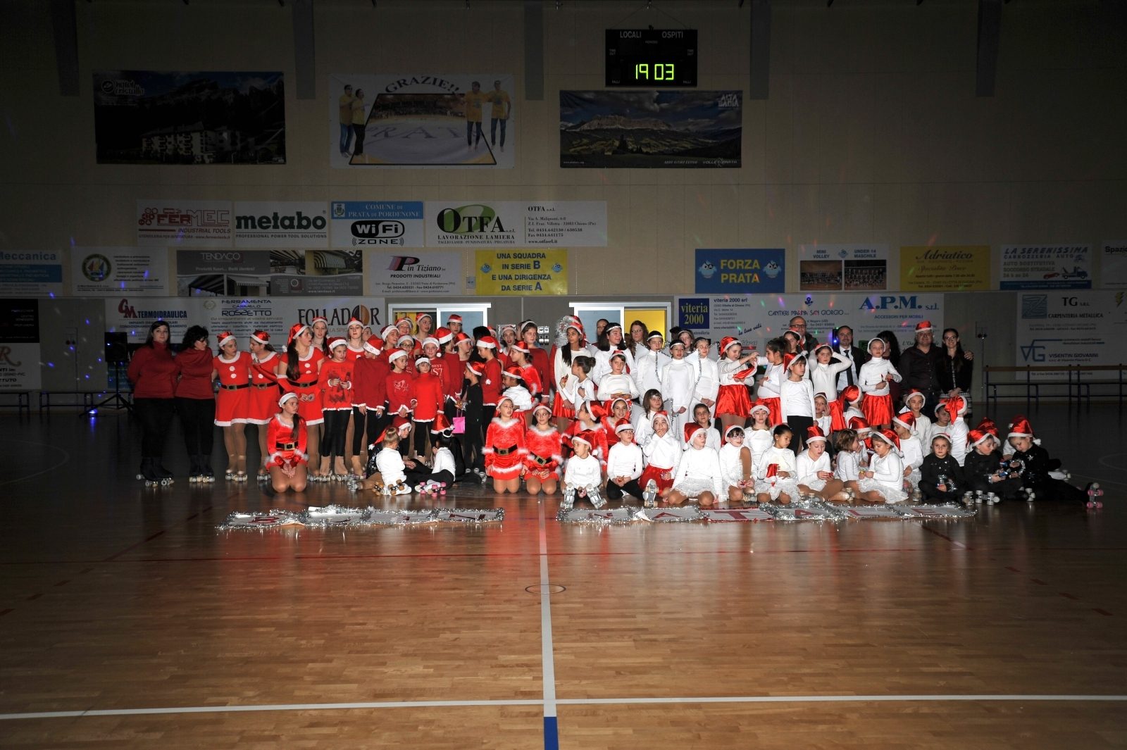 Festa di Natale sui pattini domenica 20 dicembre 2015 al Pala Prata a Prata di Pordenone