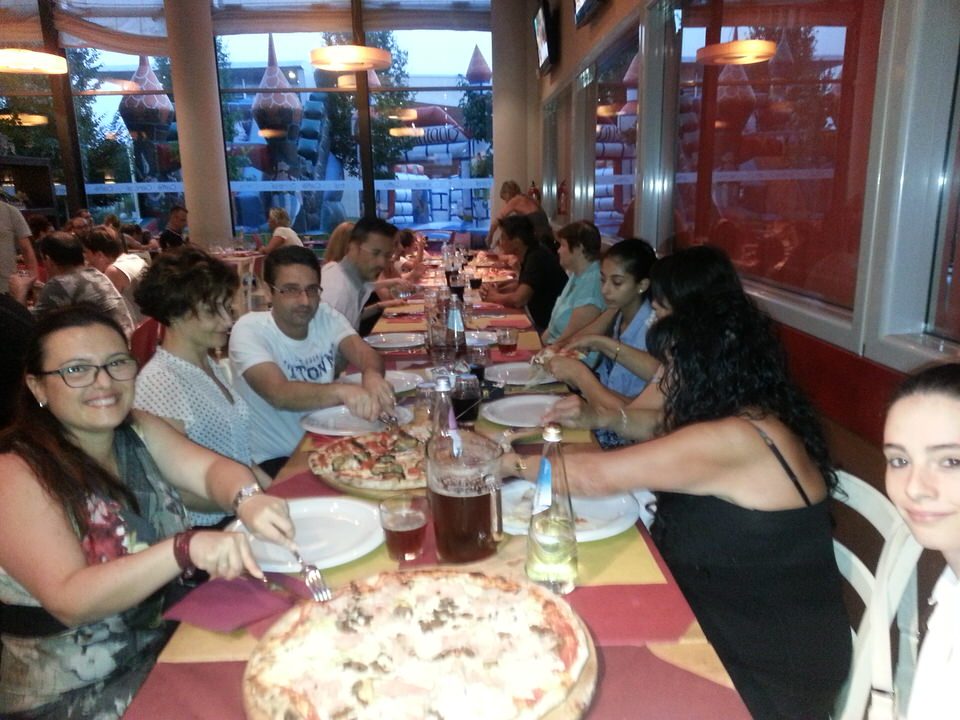 Una super festa in piscina e per concludere un grande giro pizza